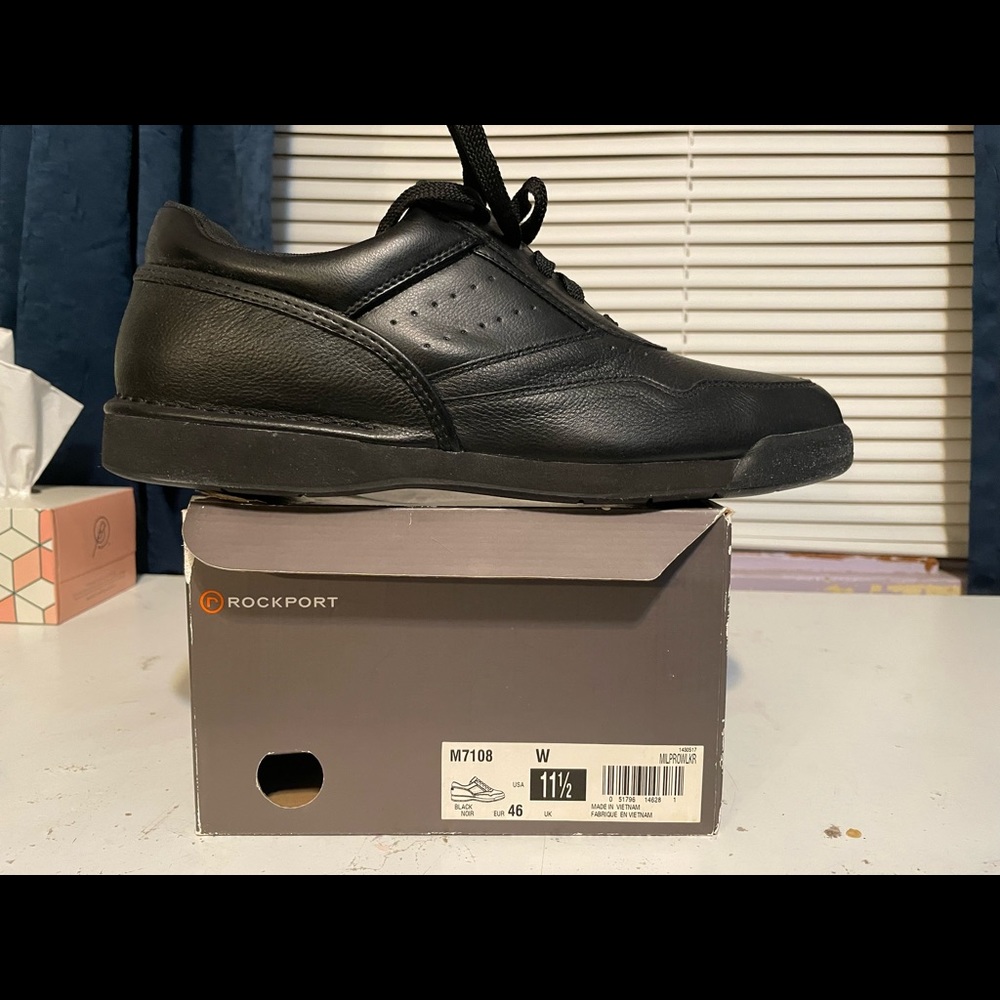 Rockport Prowalker Black Mens leather shoe. Size 11.5W. New in box.